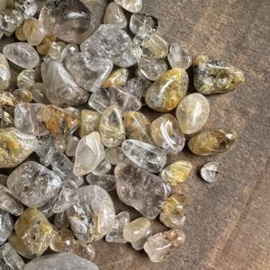 🌕「解憂之石」巴西鈦金無優化大顆碎石。Golden Rutilated Quartz