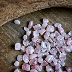 🌕「人緣之石」巴西粉晶無優化大顆碎石。 Rose Quartz Tumbled Stone