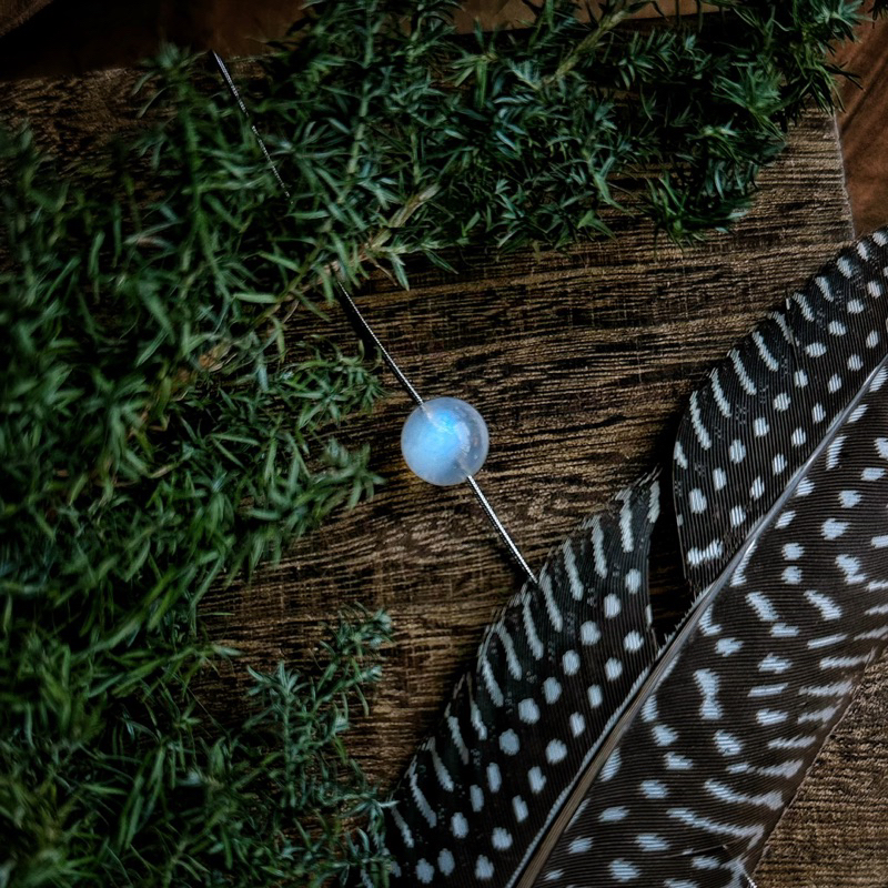 🇮🇳斯里蘭卡頂級藍光月光石鈦鋼項鍊。Gazer White Moonstone Necklace