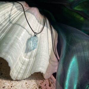 🌊海藍寶原石吊墜防水蠟繩項鍊。Aquamarine Bracelet