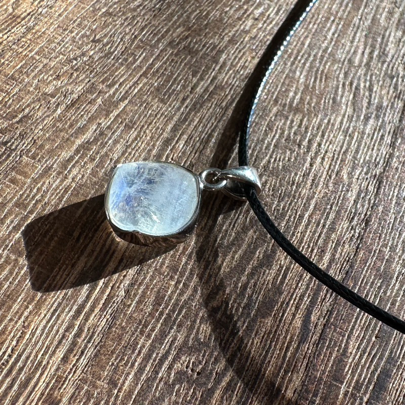 🇮🇳斯里蘭卡頂級藍光月光石大衛星925純銀蠟繩項鍊。White Moonstone Necklace:圖片 2